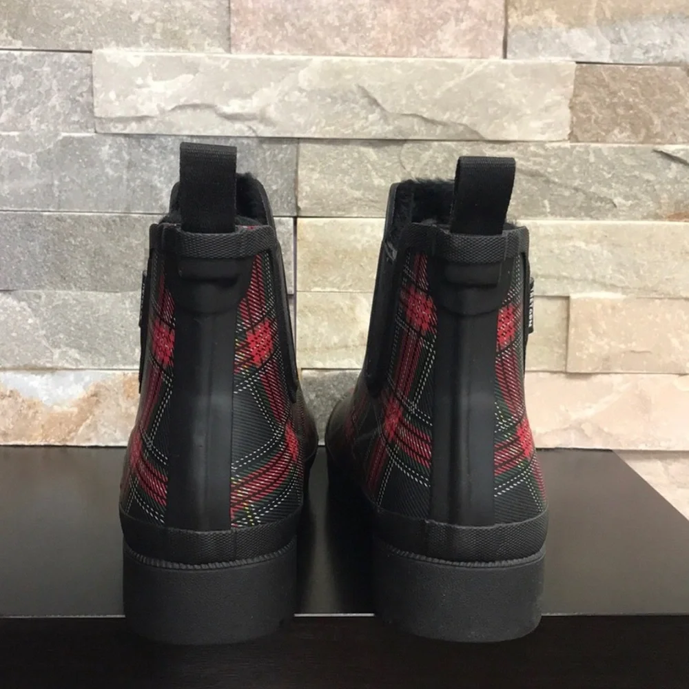Tretorn Chelsea Rain Boots in Black & Red Plaid size 8 Warm Winter Fur Lined